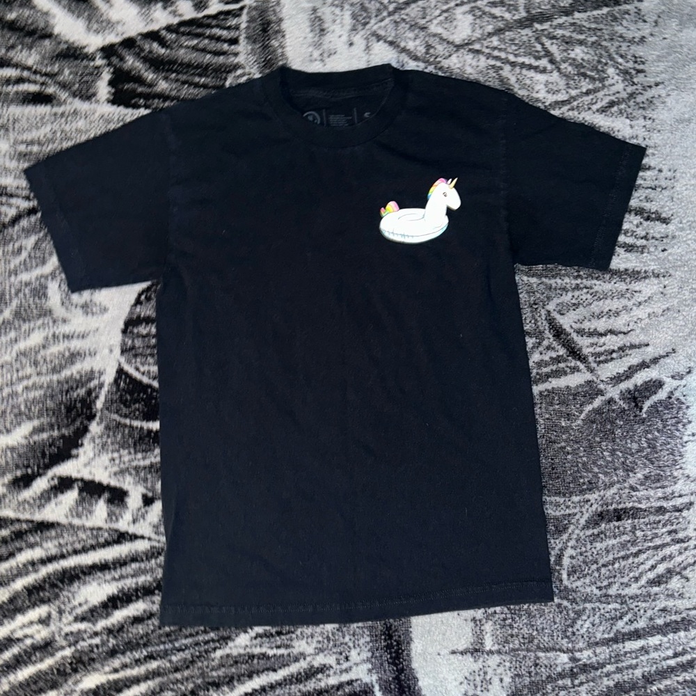 Small navy blue tee